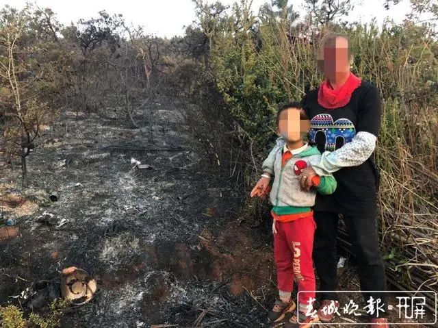 大妈为捡塑料瓶竟放火烧山