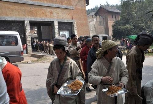 横店影视城，揭秘十三万群众演员现状