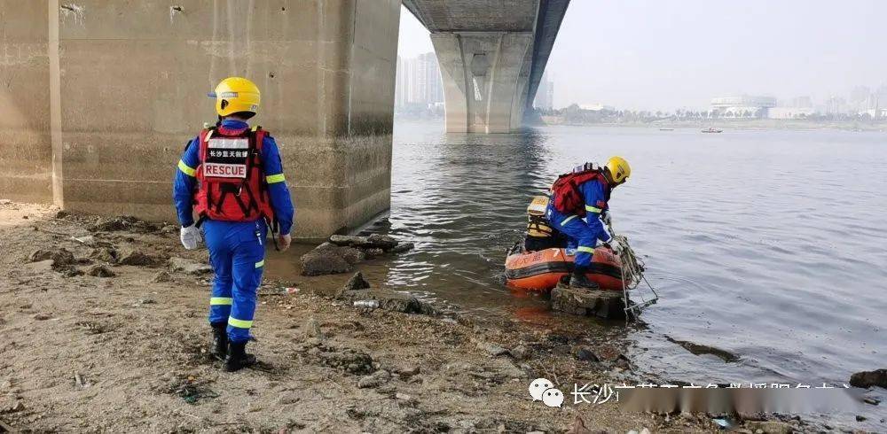 长沙大桥下浮尸身份待确认