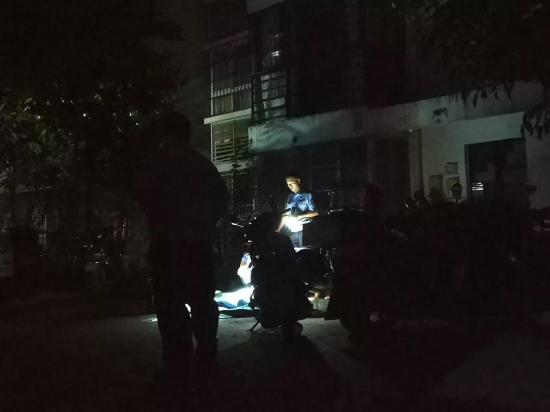 俄男子将前女友扔下9楼，自己跳楼身亡