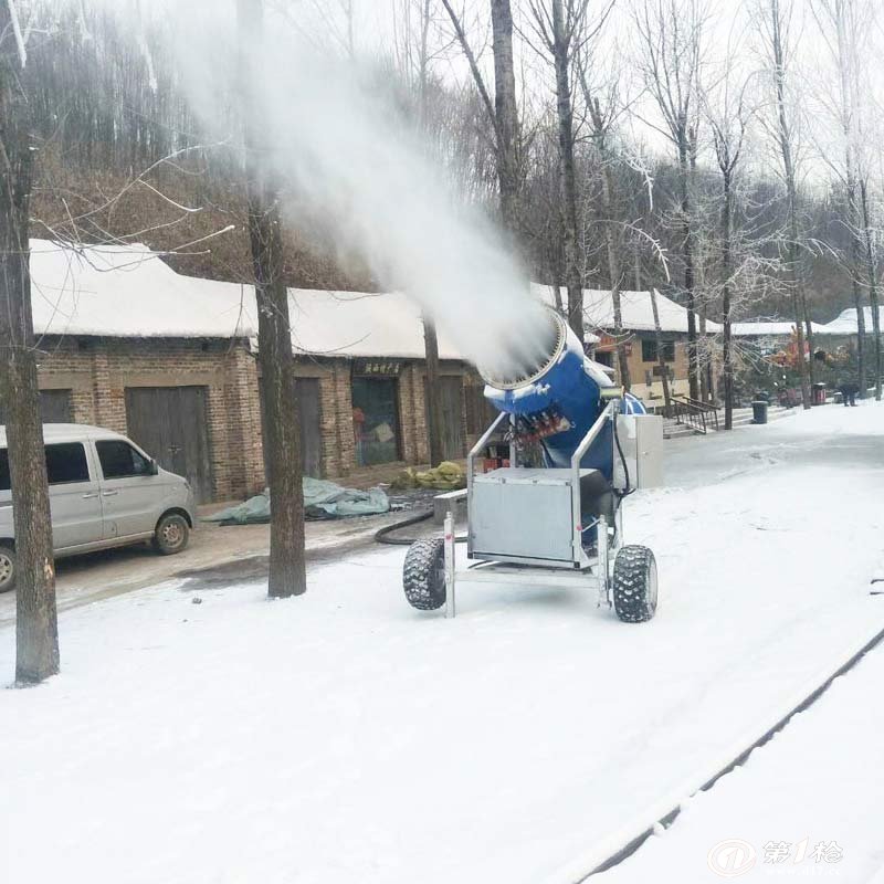 杭州小店纷纷采用造雪机引客