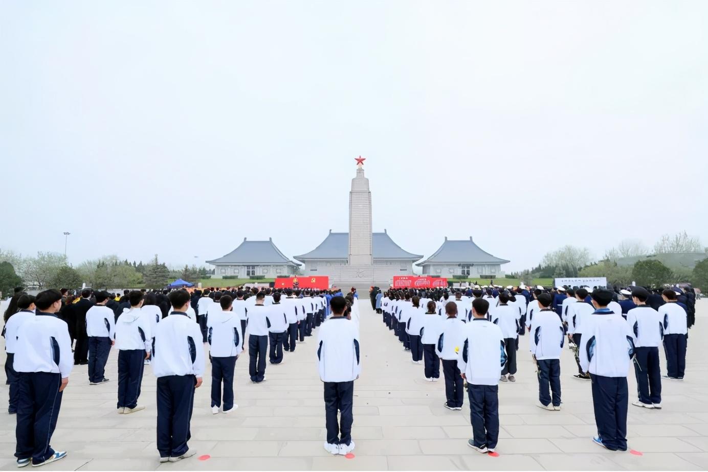 高中生肩负重任，弘扬中华文化，展现责任与担当